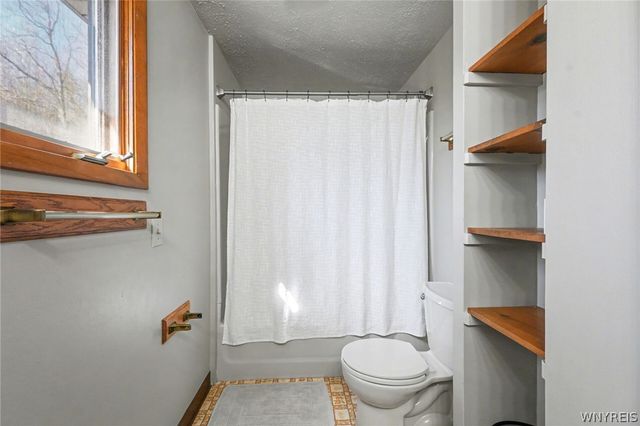 130 Taylor Hts, Holland, NY 14080