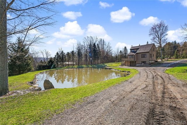 130 Taylor Hts, Holland, NY 14080