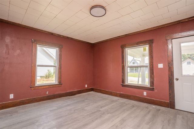 507 N 12th Street, Guthrie Center, IA 50115