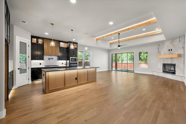 117 Yvonne Street, Red Oak, TX 75154