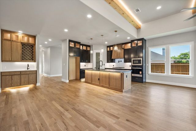 117 Yvonne Street, Red Oak, TX 75154