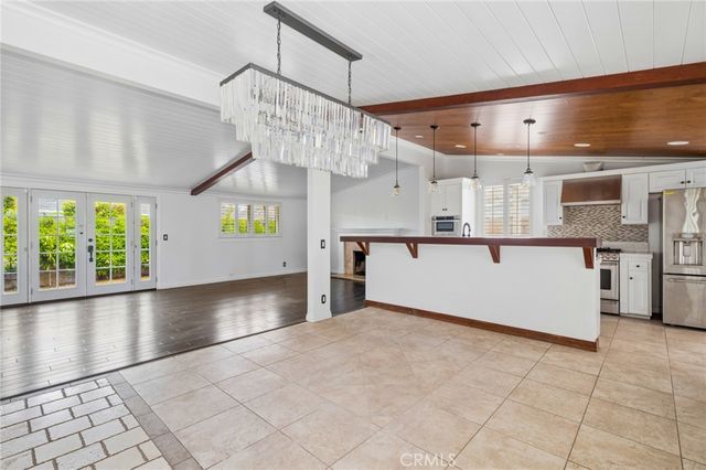 300 Esther Street, Costa Mesa, CA 92627