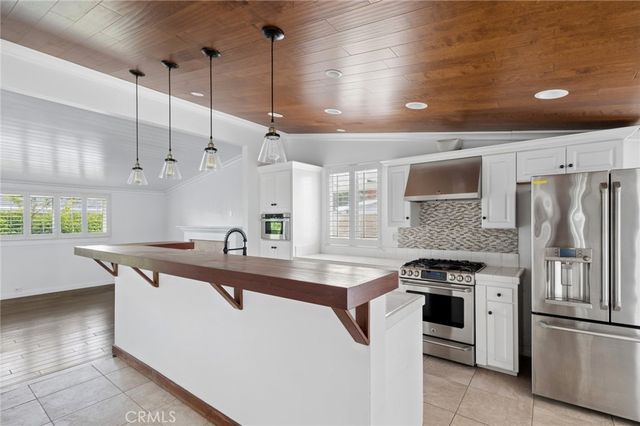 300 Esther Street, Costa Mesa, CA 92627