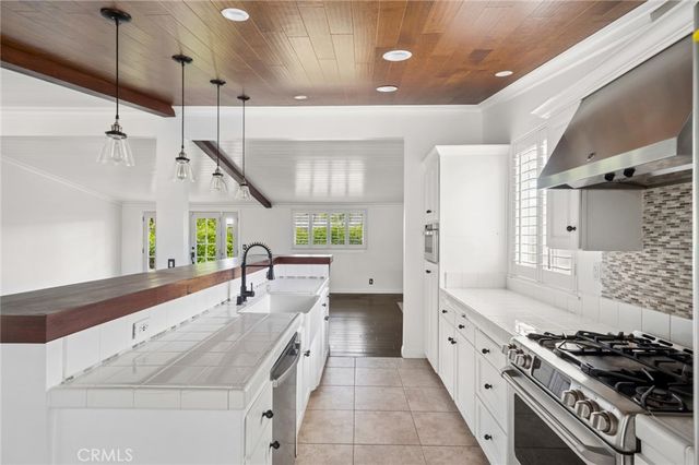 300 Esther Street, Costa Mesa, CA 92627