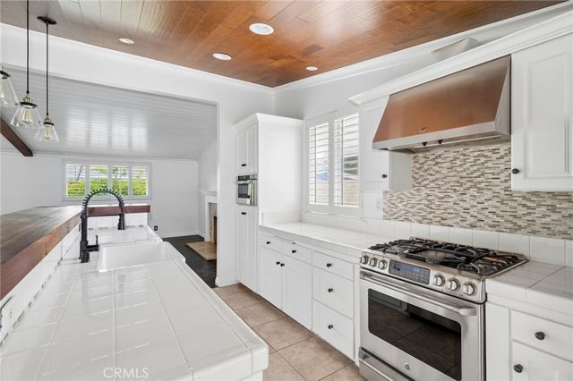 300 Esther Street, Costa Mesa, CA 92627