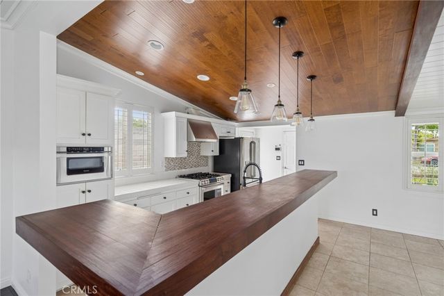 300 Esther Street, Costa Mesa, CA 92627