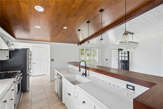 300 Esther Street, Costa Mesa, CA 92627