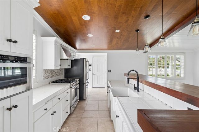 300 Esther Street, Costa Mesa, CA 92627