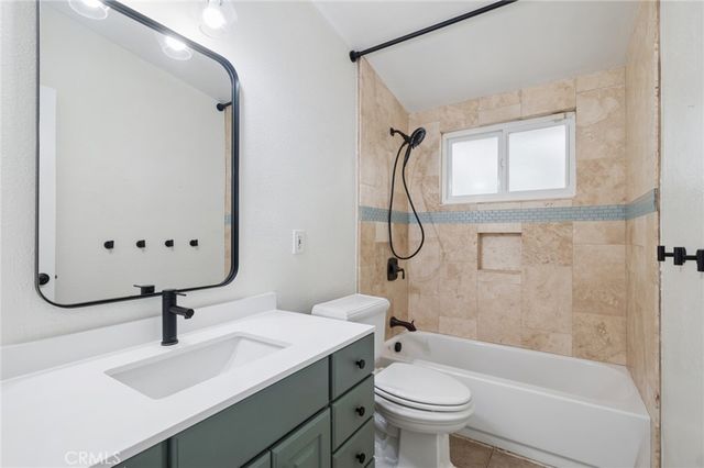 300 Esther Street, Costa Mesa, CA 92627