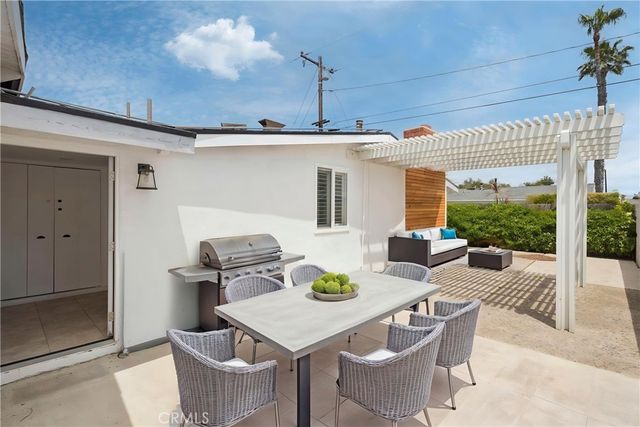 300 Esther Street, Costa Mesa, CA 92627
