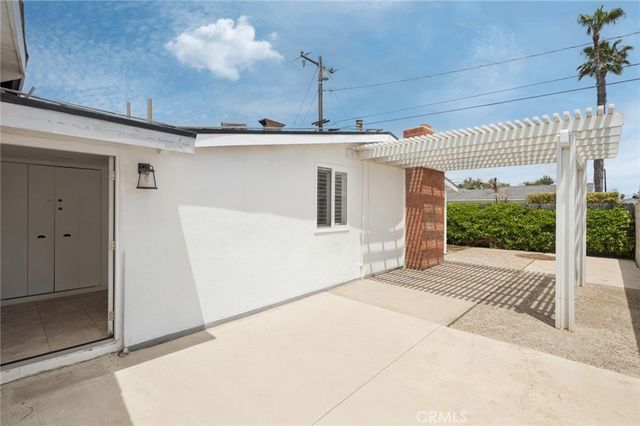 300 Esther Street, Costa Mesa, CA 92627