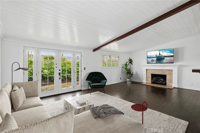 300 Esther Street, Costa Mesa, CA 92627