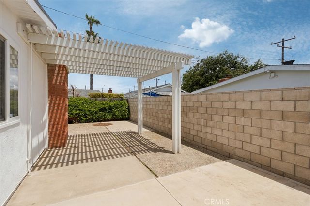 300 Esther Street, Costa Mesa, CA 92627