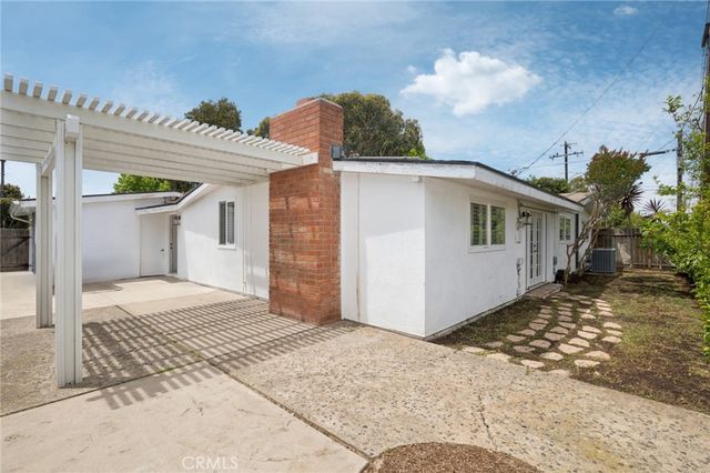 300 Esther Street, Costa Mesa, CA 92627