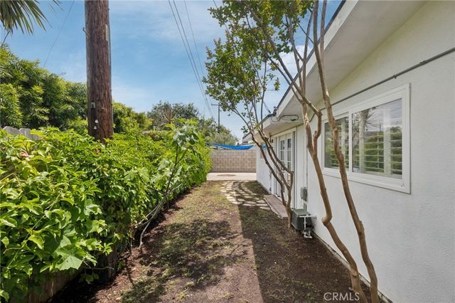 300 Esther Street, Costa Mesa, CA 92627