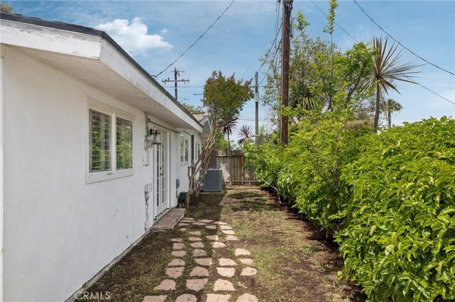 300 Esther Street, Costa Mesa, CA 92627