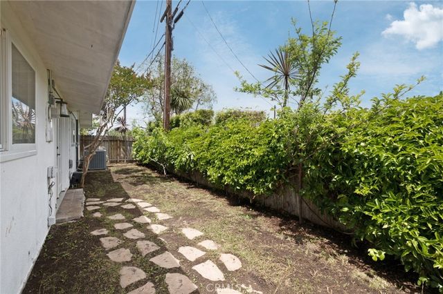 300 Esther Street, Costa Mesa, CA 92627