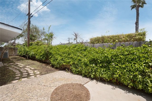 300 Esther Street, Costa Mesa, CA 92627
