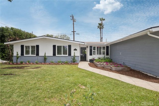 300 Esther Street, Costa Mesa, CA 92627