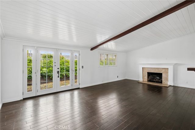 300 Esther Street, Costa Mesa, CA 92627