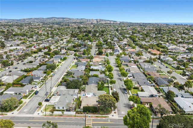 300 Esther Street, Costa Mesa, CA 92627