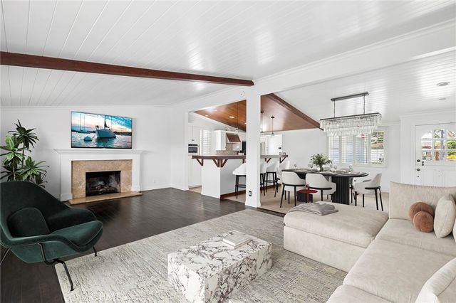 300 Esther Street, Costa Mesa, CA 92627