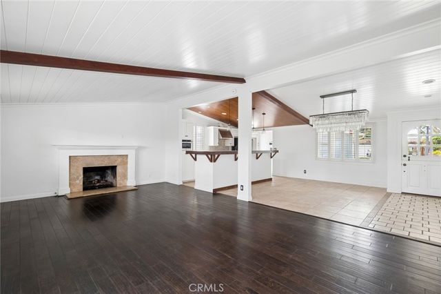 300 Esther Street, Costa Mesa, CA 92627