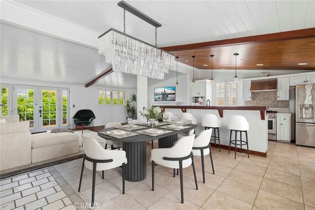 300 Esther Street, Costa Mesa, CA 92627