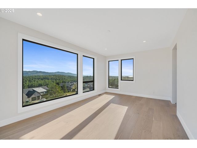 456 Sea View Dr, Manzanita, OR 97130