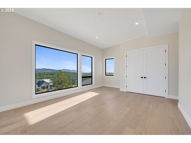 456 Sea View Dr, Manzanita, OR 97130