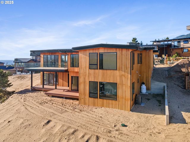 456 Sea View Dr, Manzanita, OR 97130