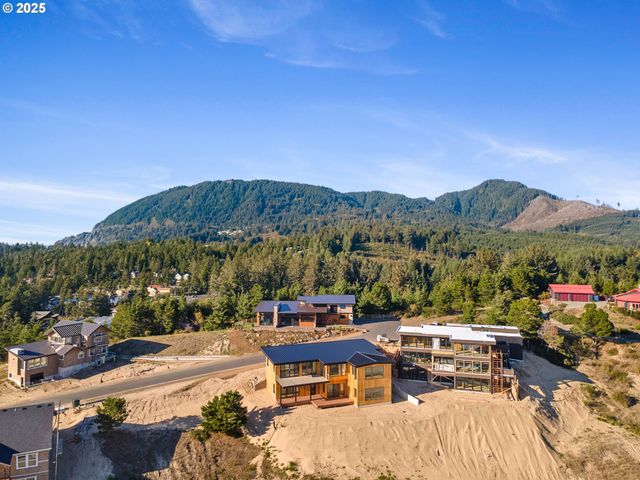 456 Sea View Dr, Manzanita, OR 97130