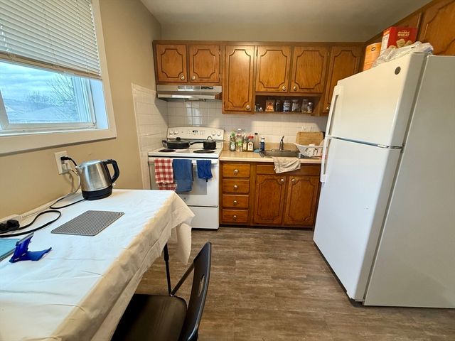 69 Newton St. 11, Waltham, MA 02453