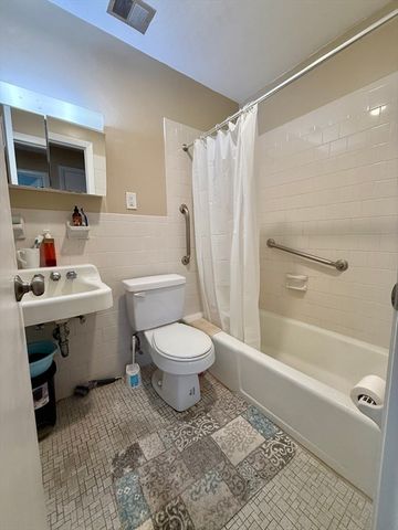 69 Newton St. 11, Waltham, MA 02453