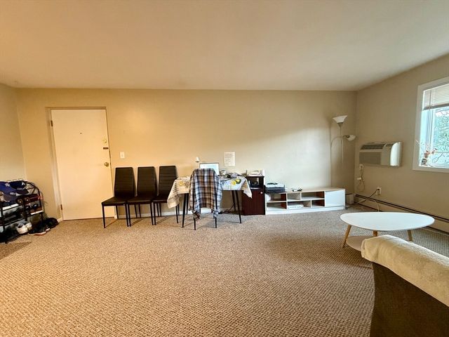 69 Newton St. 11, Waltham, MA 02453