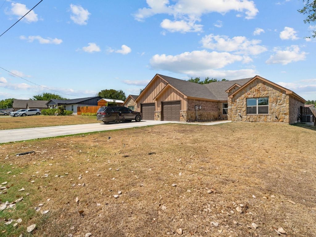 220 St Charles Drive B, Springtown, TX 76082
