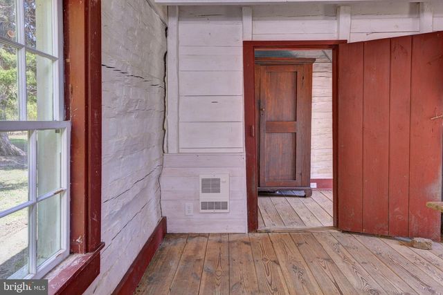 1425 TWIGGS FERRY RD, Hartfield, VA 23071