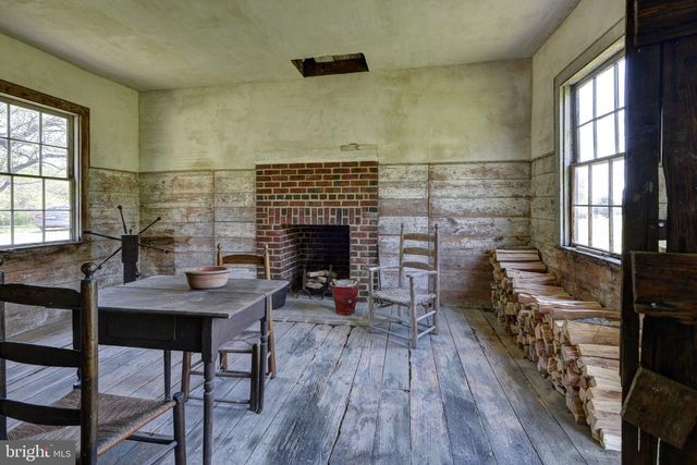 1425 TWIGGS FERRY RD, Hartfield, VA 23071