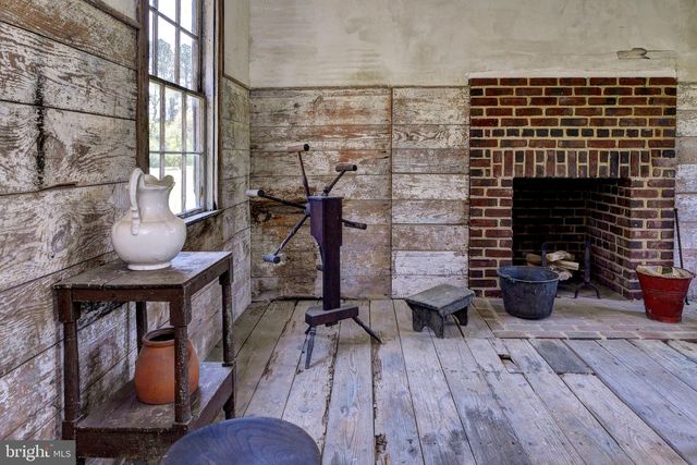 1425 TWIGGS FERRY RD, Hartfield, VA 23071