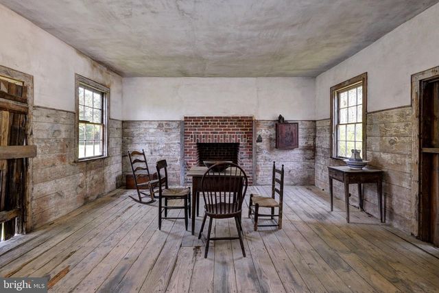 1425 TWIGGS FERRY RD, Hartfield, VA 23071