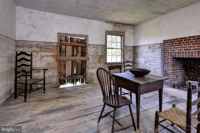 1425 TWIGGS FERRY RD, Hartfield, VA 23071