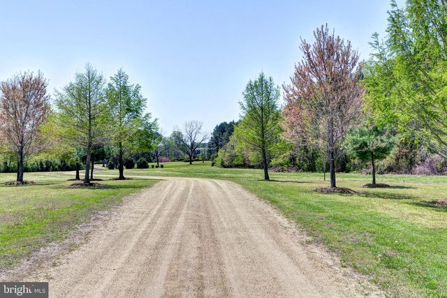 1425 TWIGGS FERRY RD, Hartfield, VA 23071