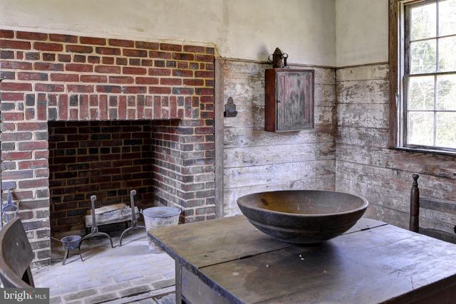 1425 TWIGGS FERRY RD, Hartfield, VA 23071