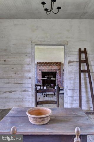 1425 TWIGGS FERRY RD, Hartfield, VA 23071