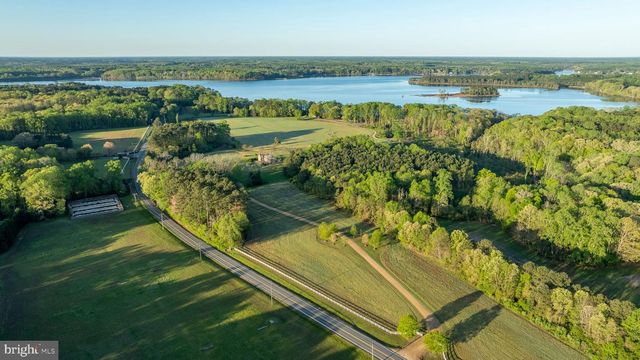 1425 TWIGGS FERRY RD, Hartfield, VA 23071