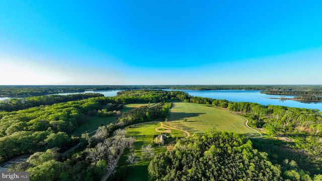 1425 TWIGGS FERRY RD, Hartfield, VA 23071