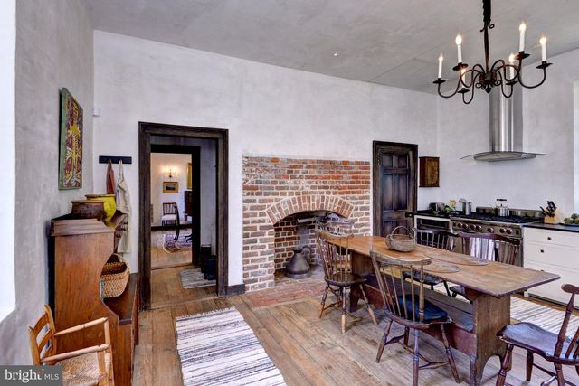 1425 TWIGGS FERRY RD, Hartfield, VA 23071