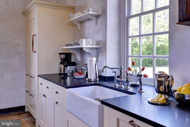 1425 TWIGGS FERRY RD, Hartfield, VA 23071