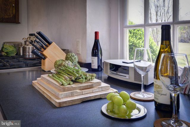 1425 TWIGGS FERRY RD, Hartfield, VA 23071