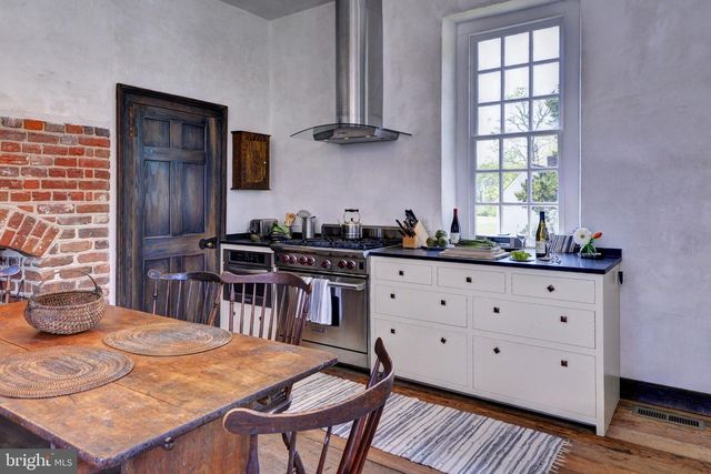 1425 TWIGGS FERRY RD, Hartfield, VA 23071